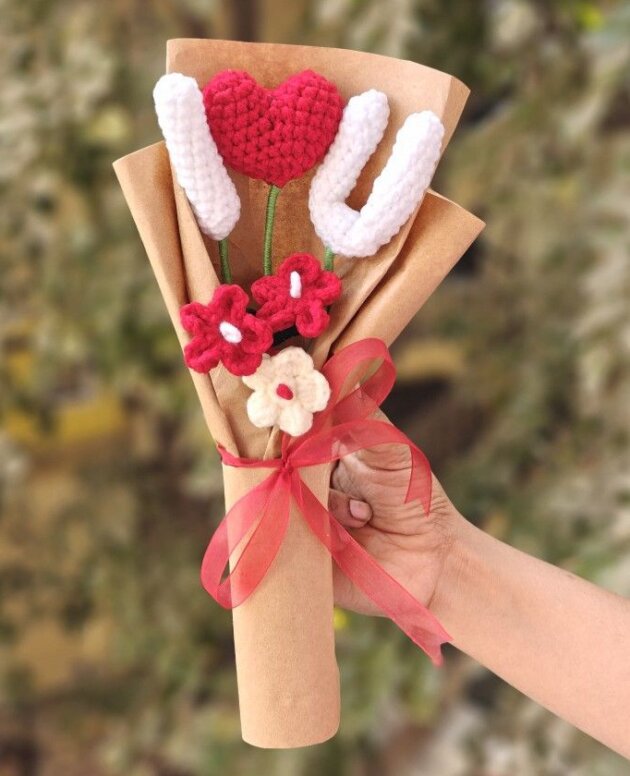 Love Bloom Handcrafted Crochet Flower Bouquet – Luxury Romantic Gift