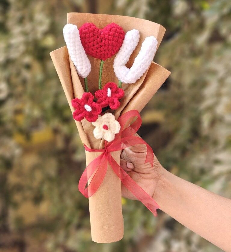 Love Bloom Handcrafted Crochet Flower Bouquet – Luxury Romantic Gift