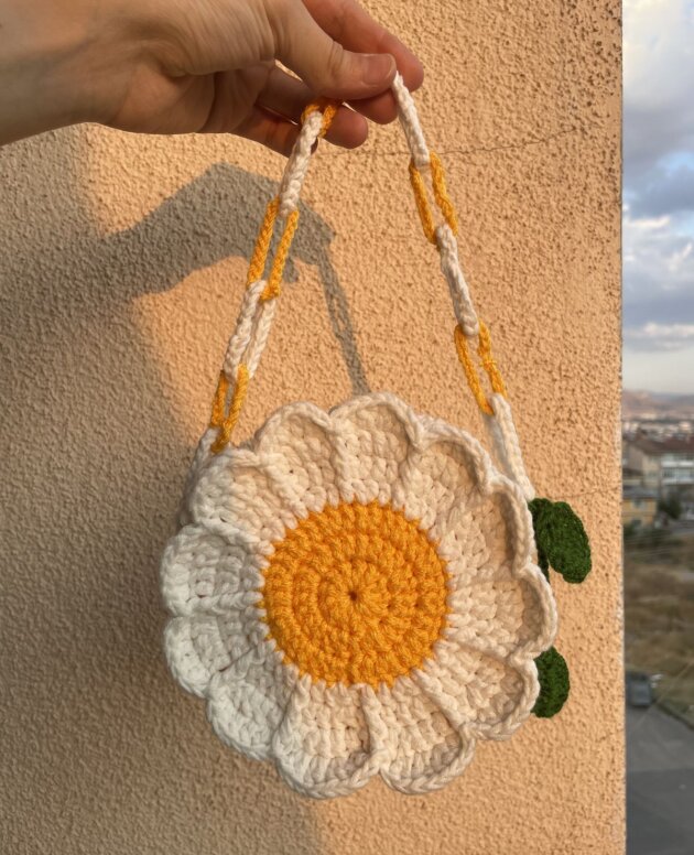 Daisy Sling Bag