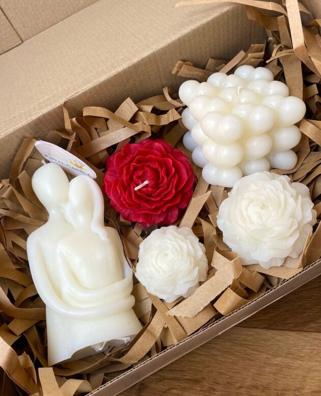 Premium Couple Sculpture, Bubble Cube & Rose Candle Gift Set – Luxury Anniversary Edition Royal Romance Luxe Hamper