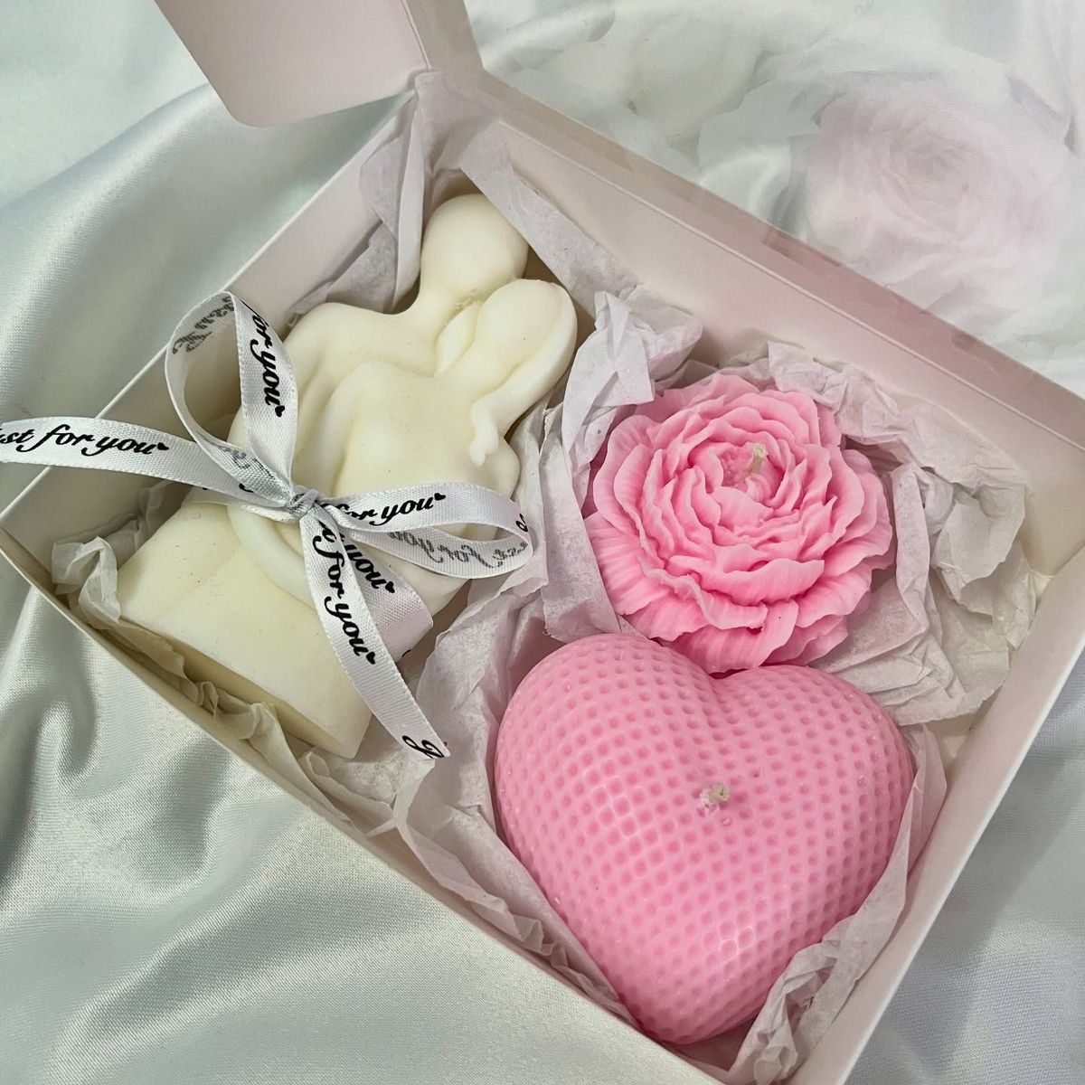 Luxury Couple Sculpture, Heart & Rose Candle Gift Set – Premium Romantic Hamper